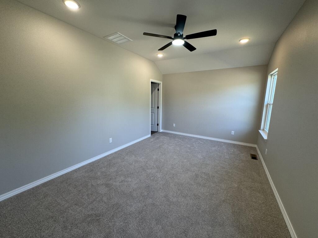 1413 South Barnard Way Property Photo 4