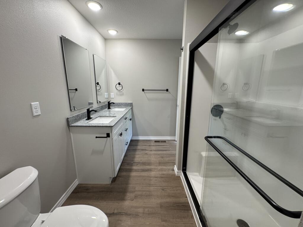 1413 South Barnard Way Property Photo 5