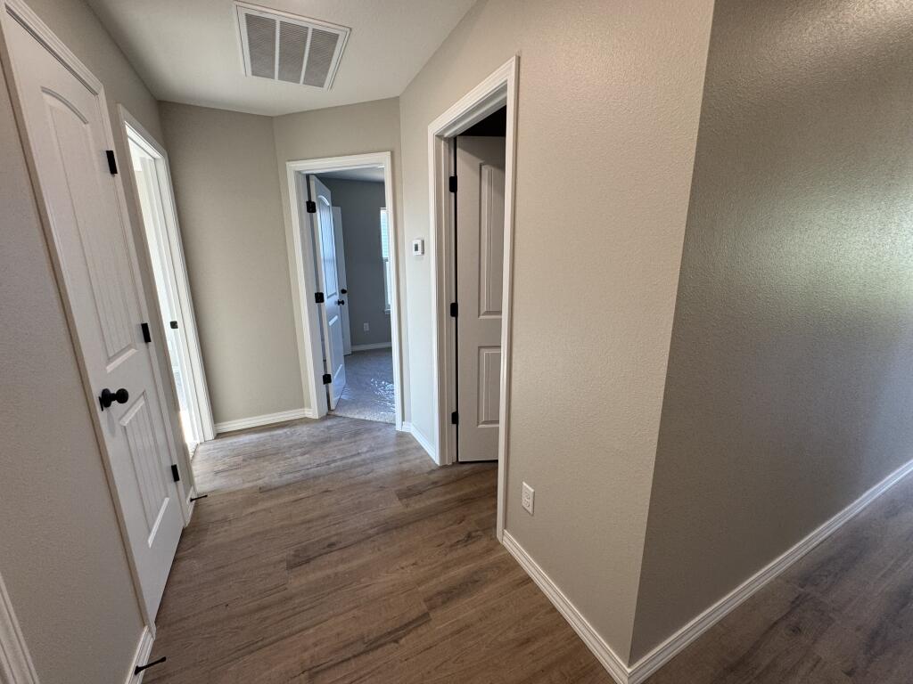 1413 South Barnard Way Property Photo 7