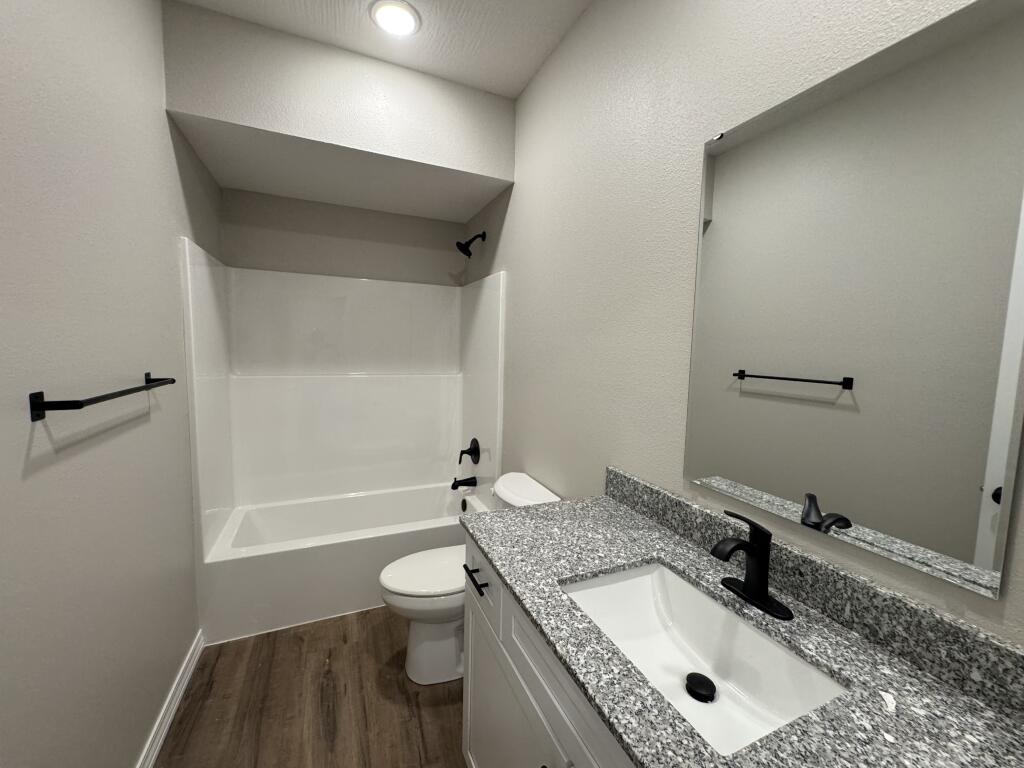 1413 South Barnard Way Property Photo 12