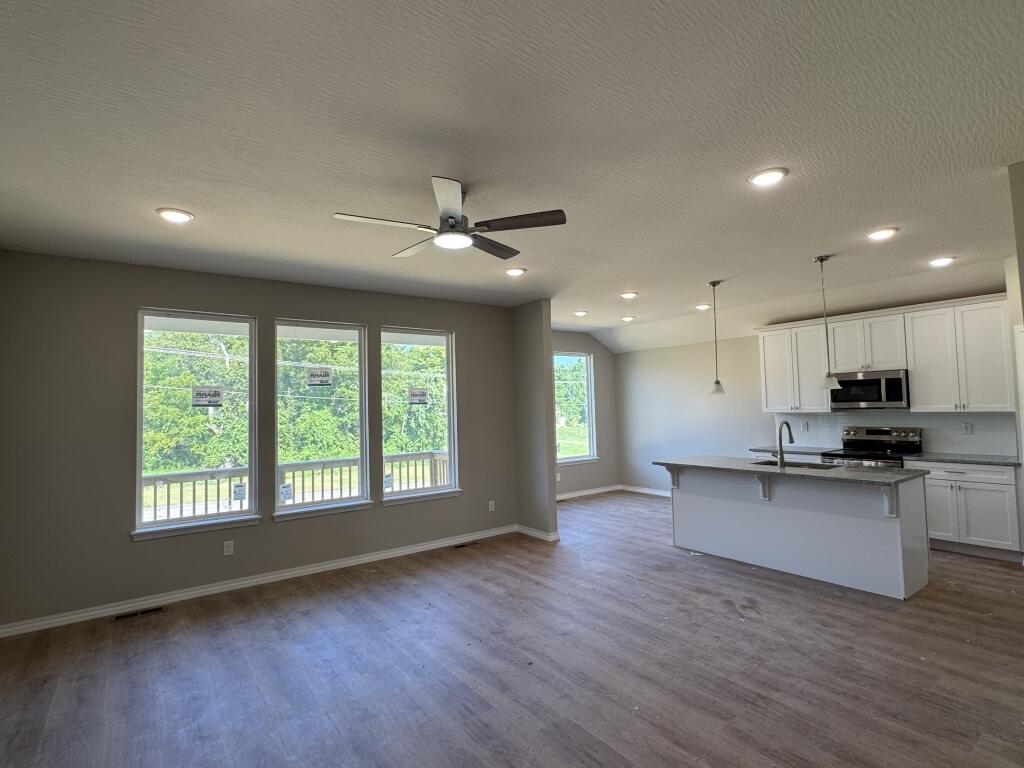 1429 South Barnard Way Property Photo 2