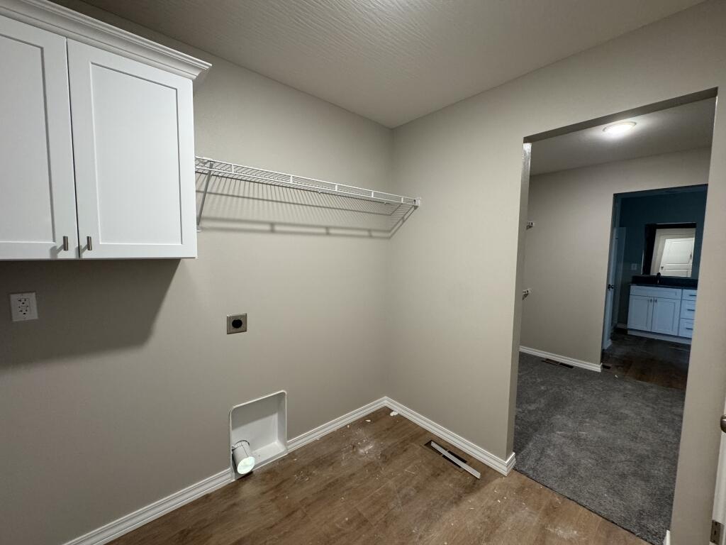 1429 South Barnard Way Property Photo 5