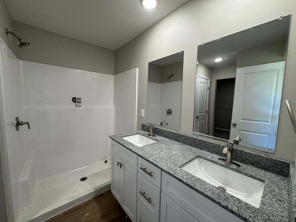 1429 South Barnard Way Property Photo 7