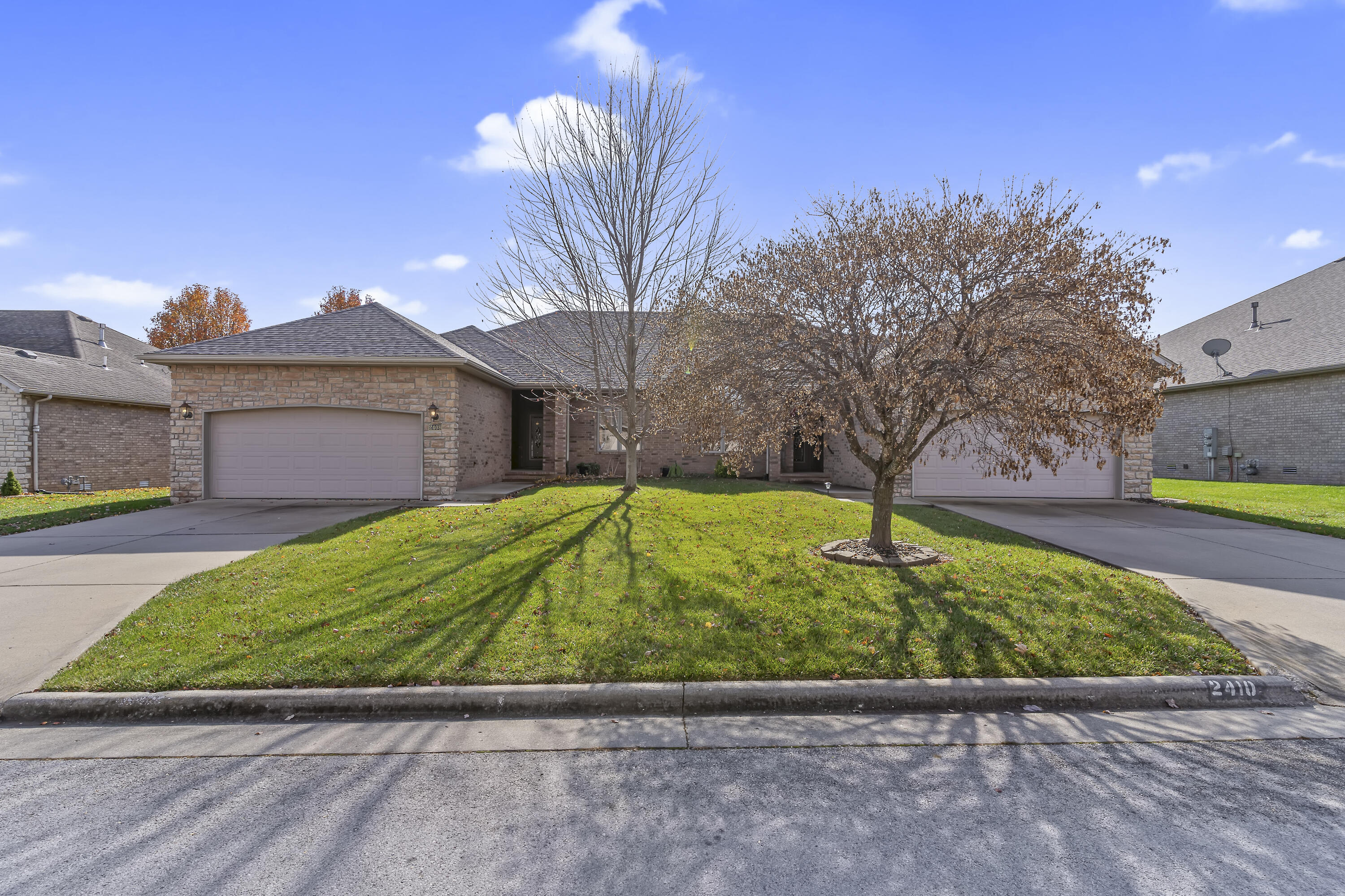 2408 West Deerbrooke Trail Property Photo 1