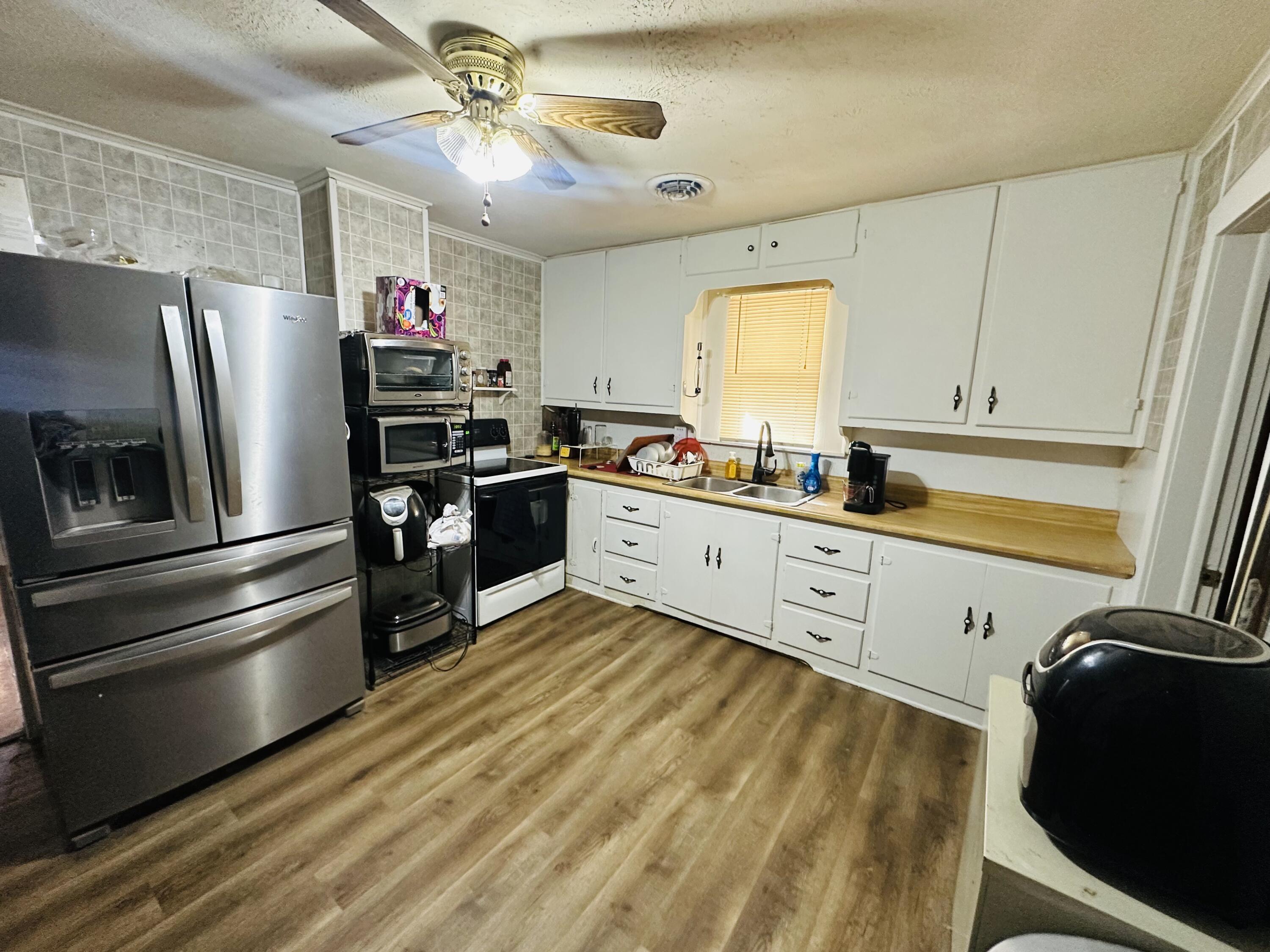2549 North Delaware Avenue Property Photo 6