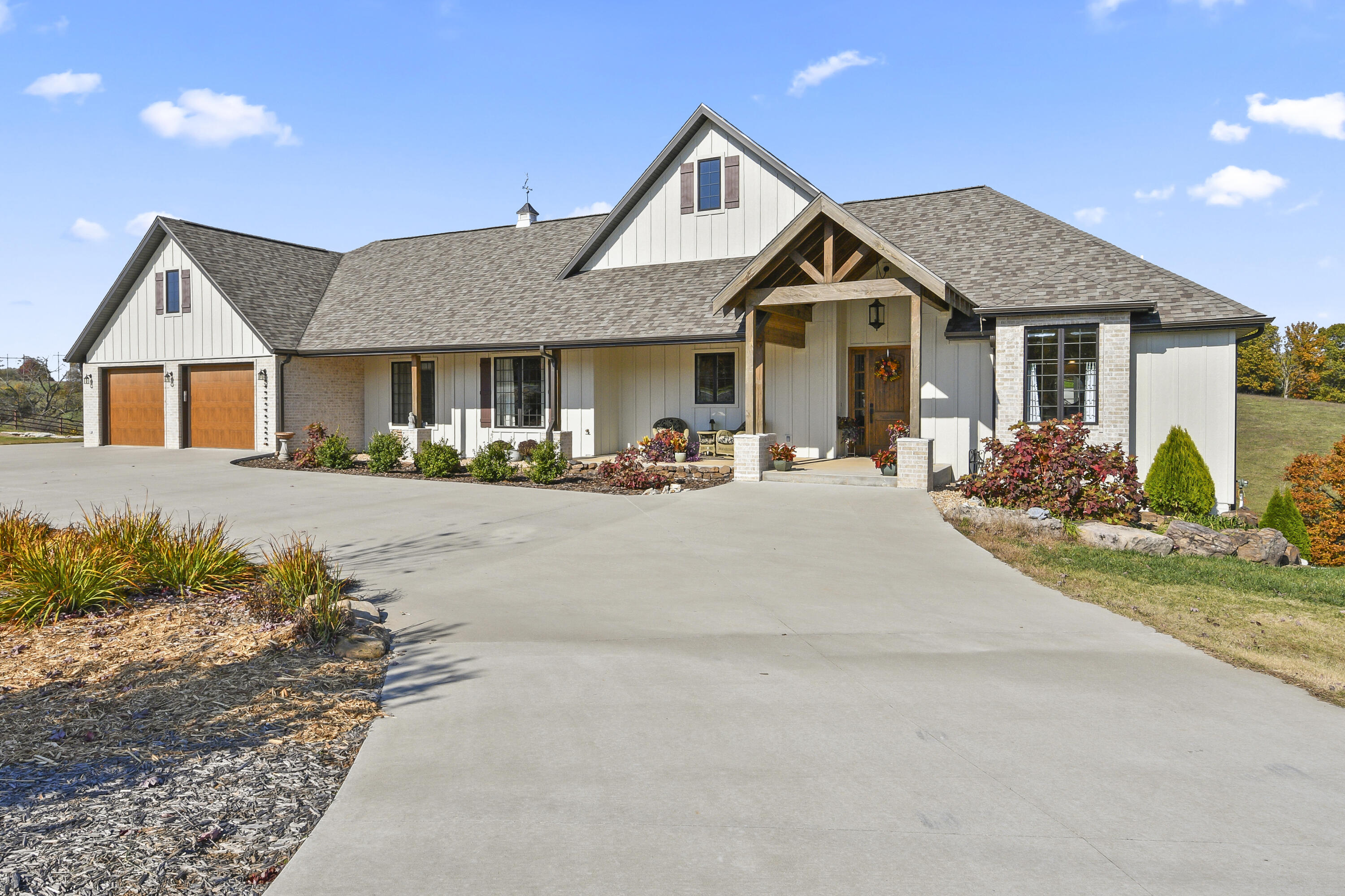74 Hunters Drive Property Photo 1