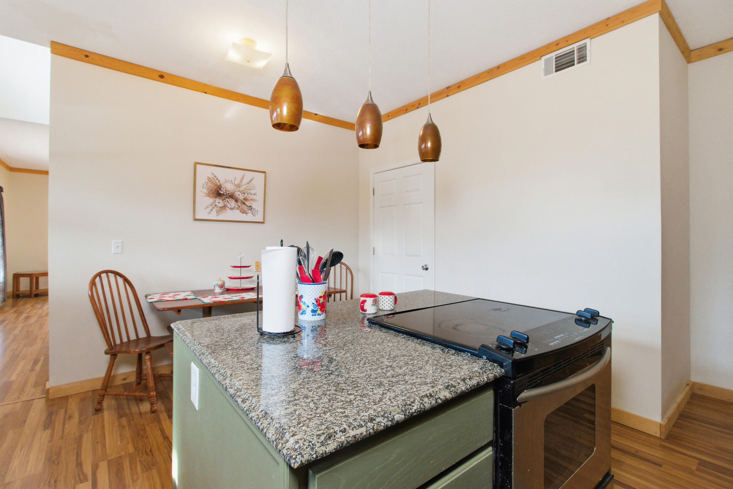 305 Thomas Street Property Photo 9