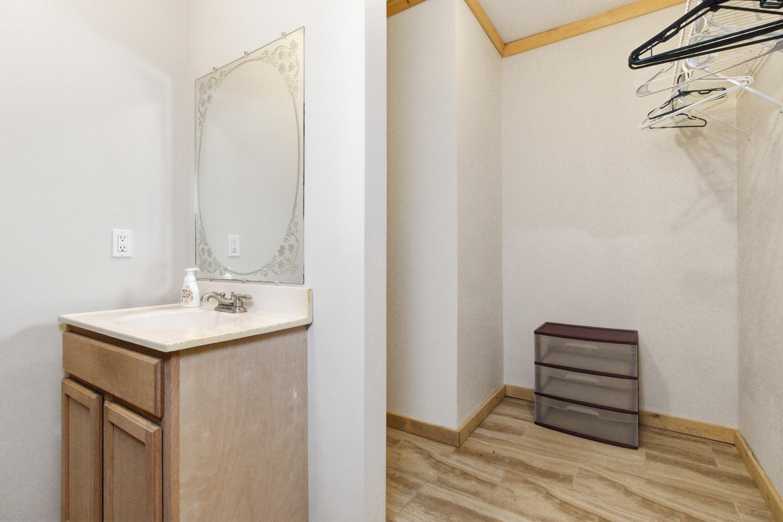 305 Thomas Street Property Photo 12