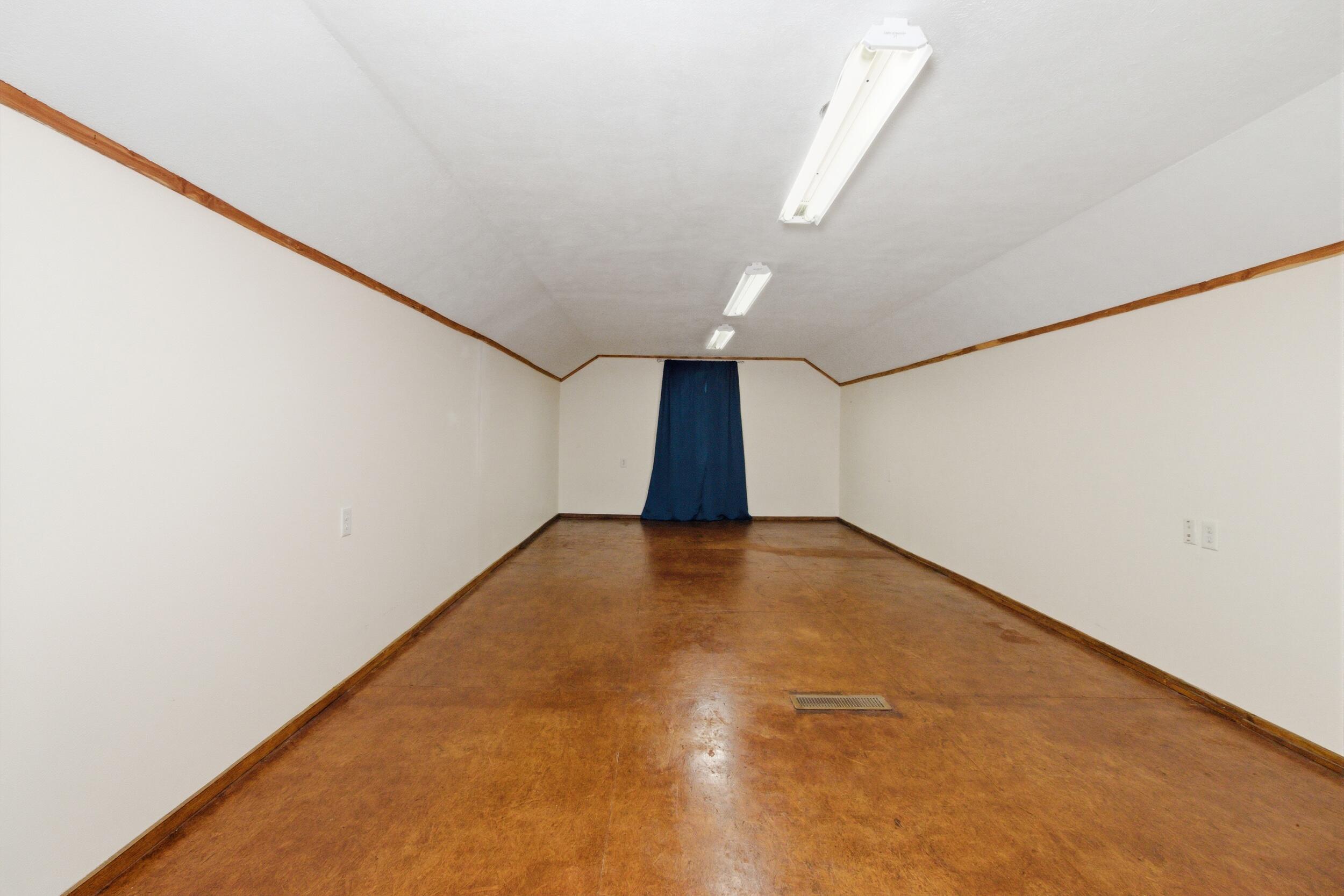 305 Thomas Street Property Photo 21