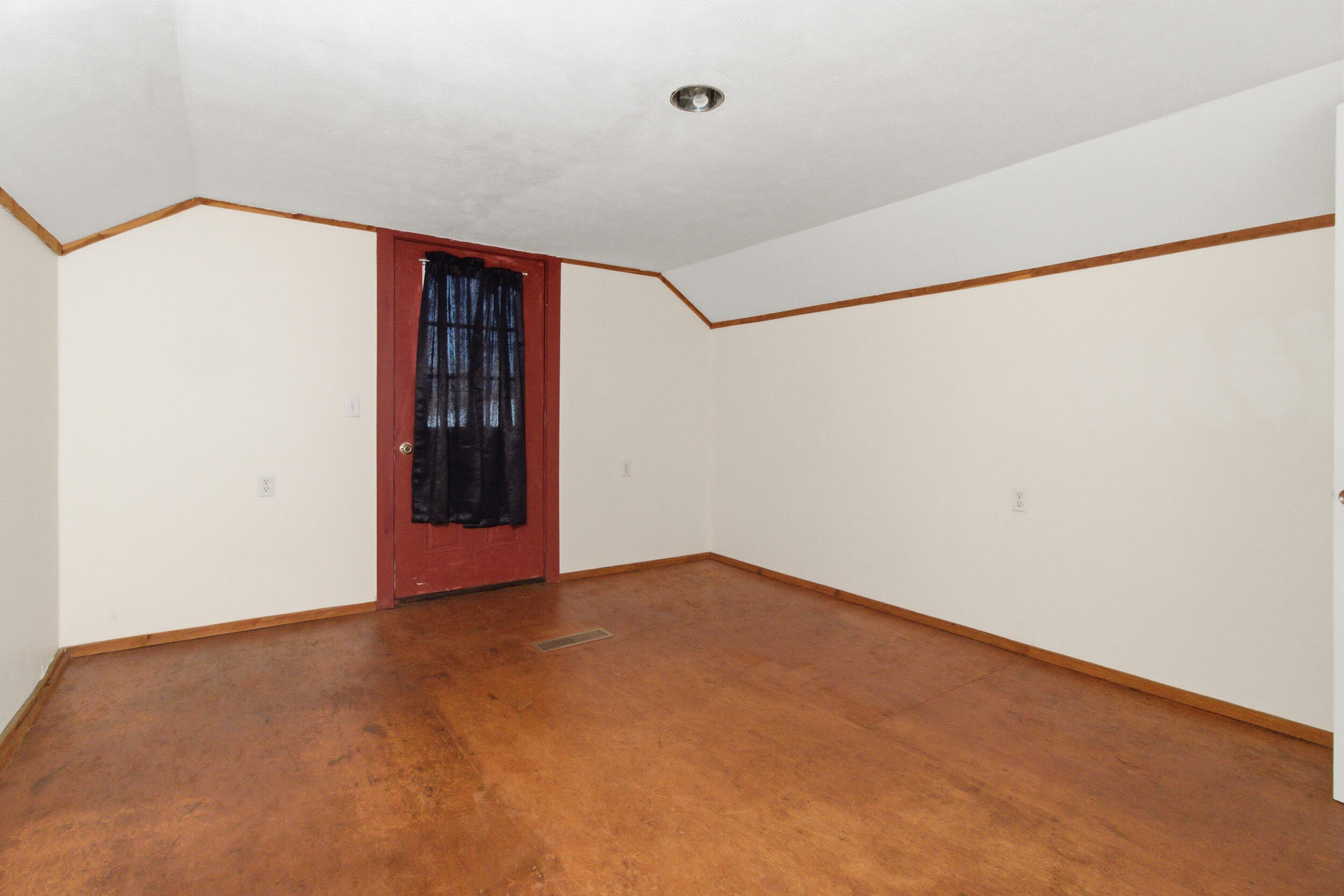 305 Thomas Street Property Photo 23