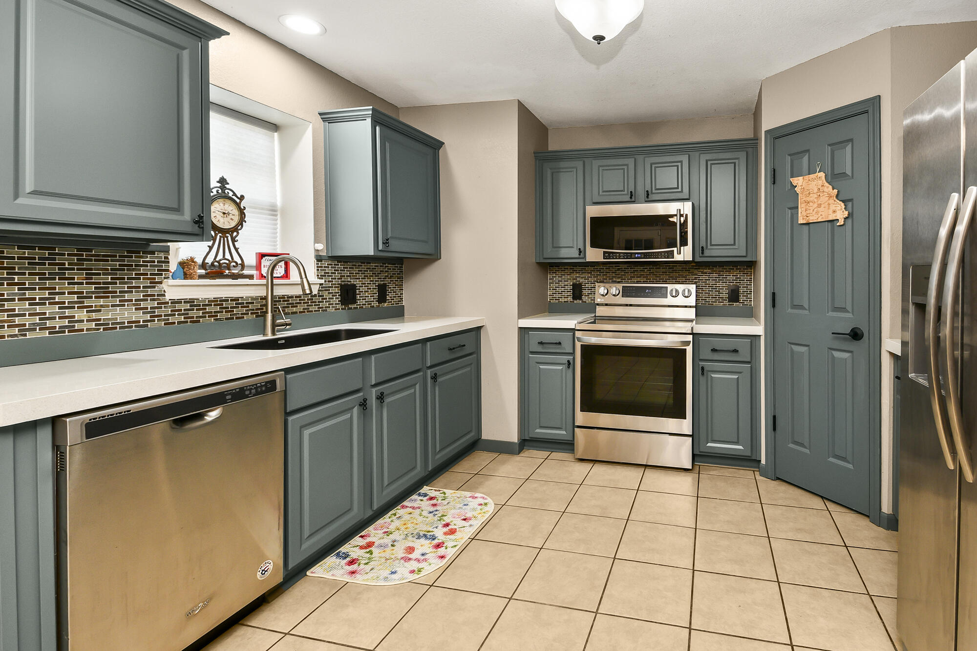 335 Knox Avenue Property Photo 11