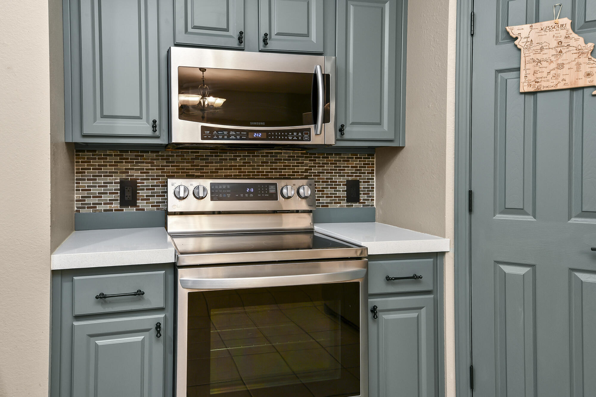 335 Knox Avenue Property Photo 15