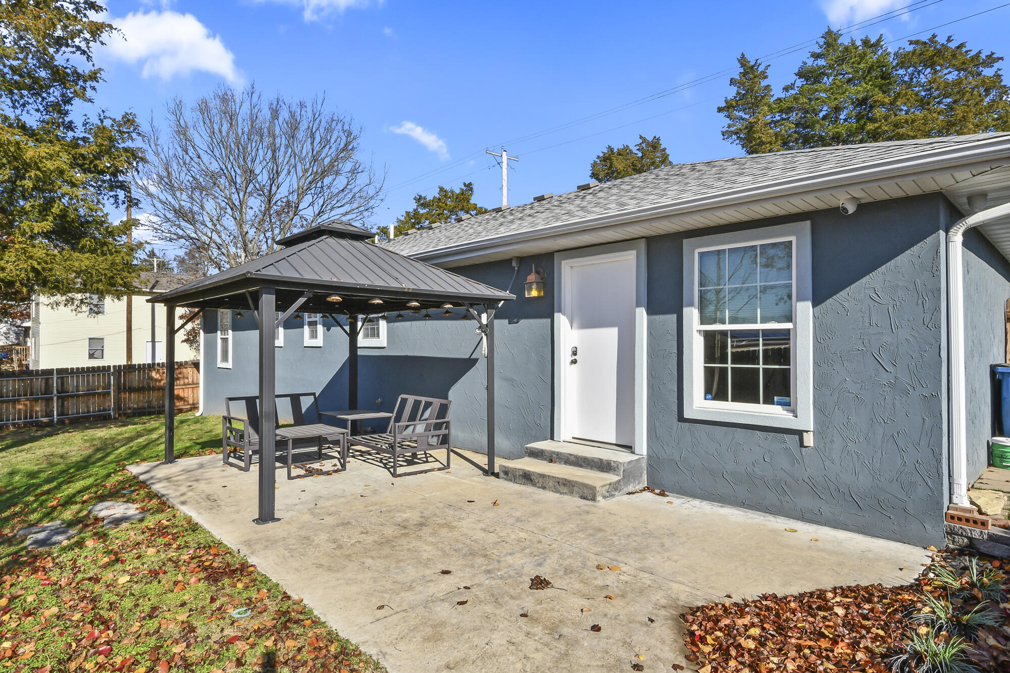 335 Knox Avenue Property Photo 38