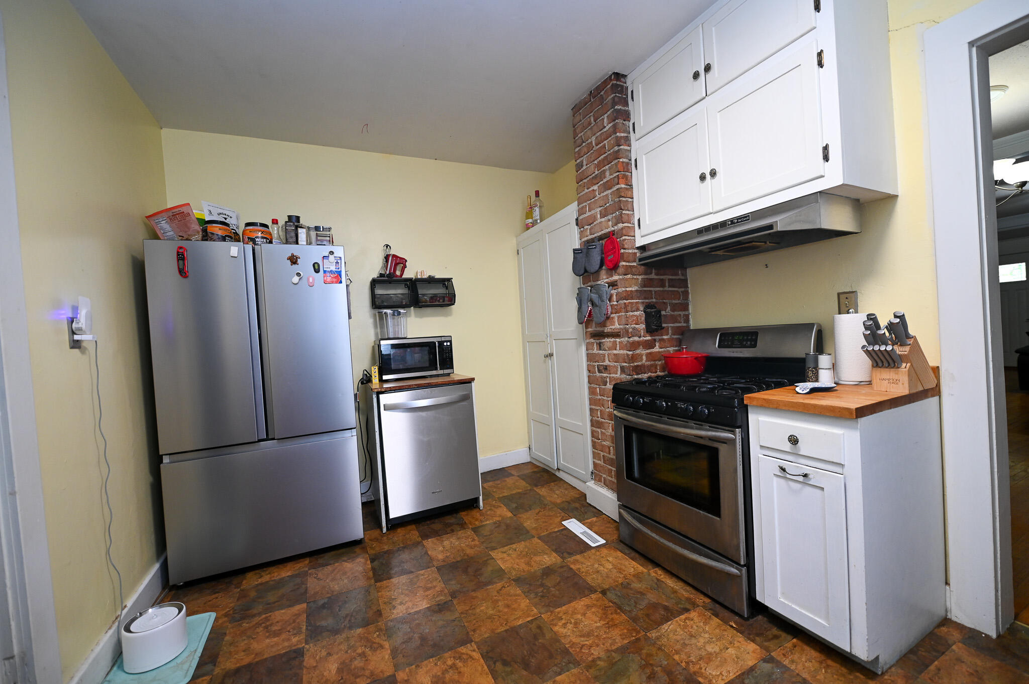 223 North Sergeant Avenue Property Photo 9