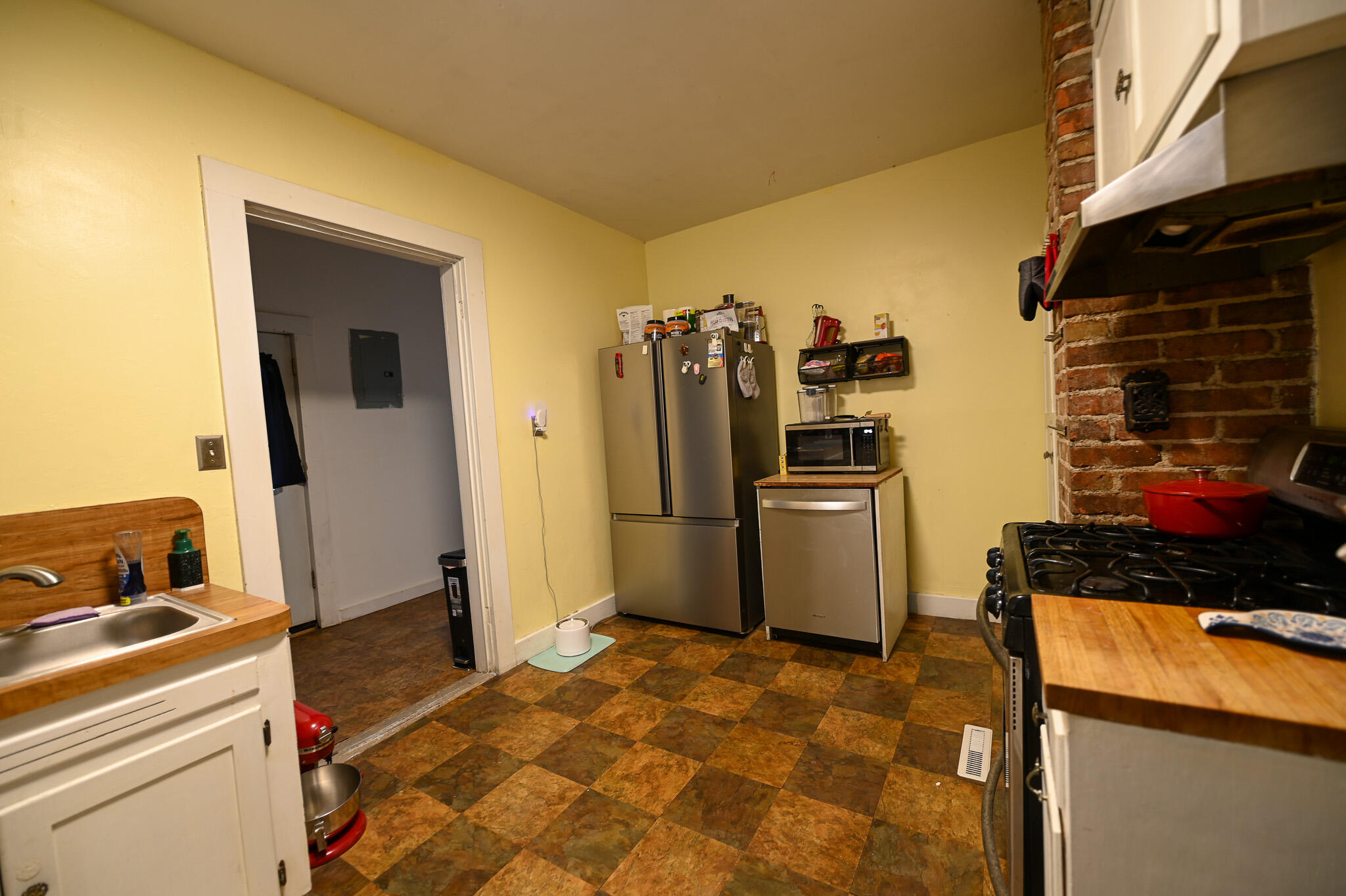 223 North Sergeant Avenue Property Photo 17