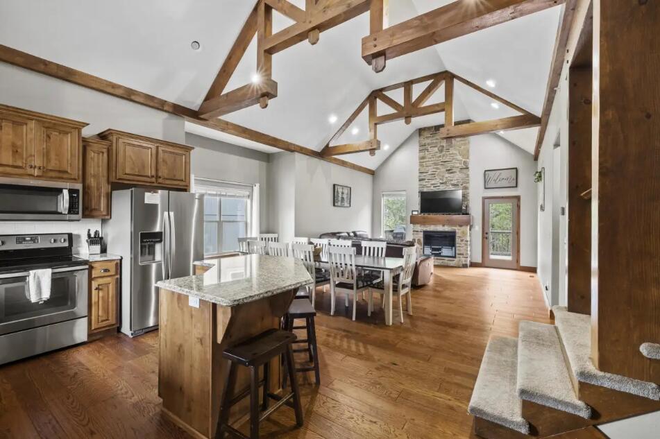 210 Deep Forest Property Photo 3