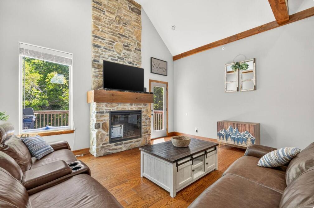 210 Deep Forest Property Photo 4