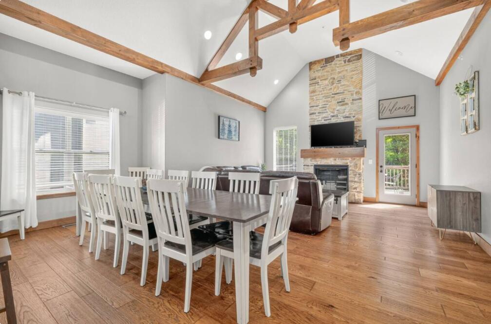 210 Deep Forest Property Photo 8