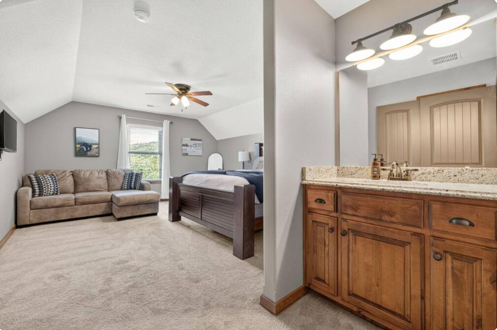 210 Deep Forest Property Photo 13