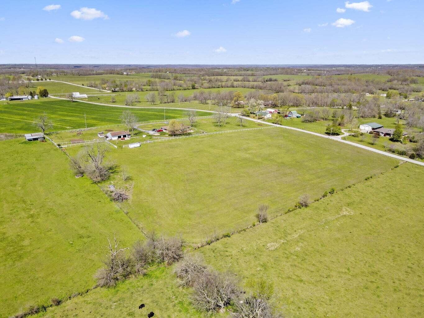 000 West Farm Road 64 Property Photo 5