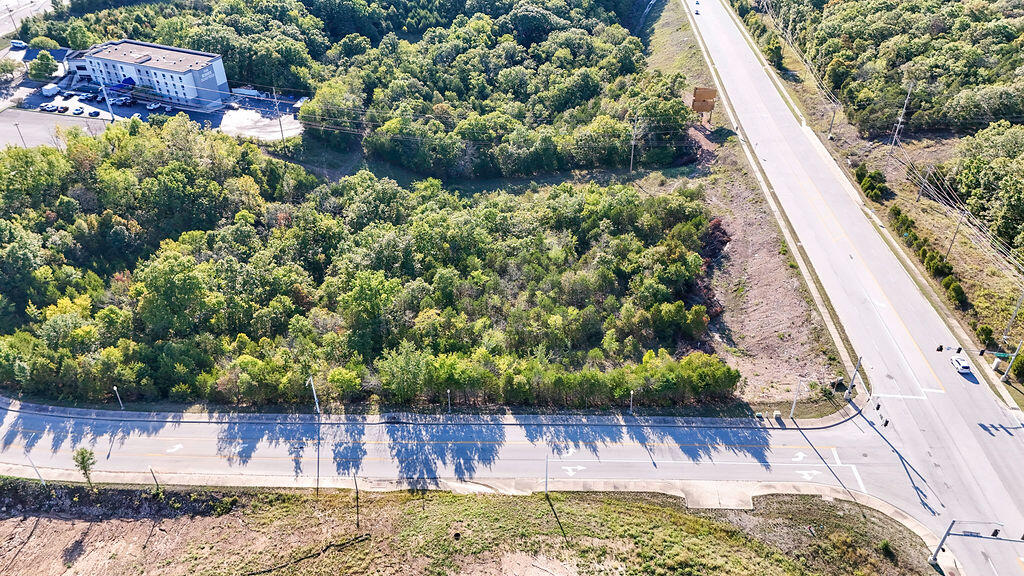 000 Expressway Lane Lot 4 Property Photo 6