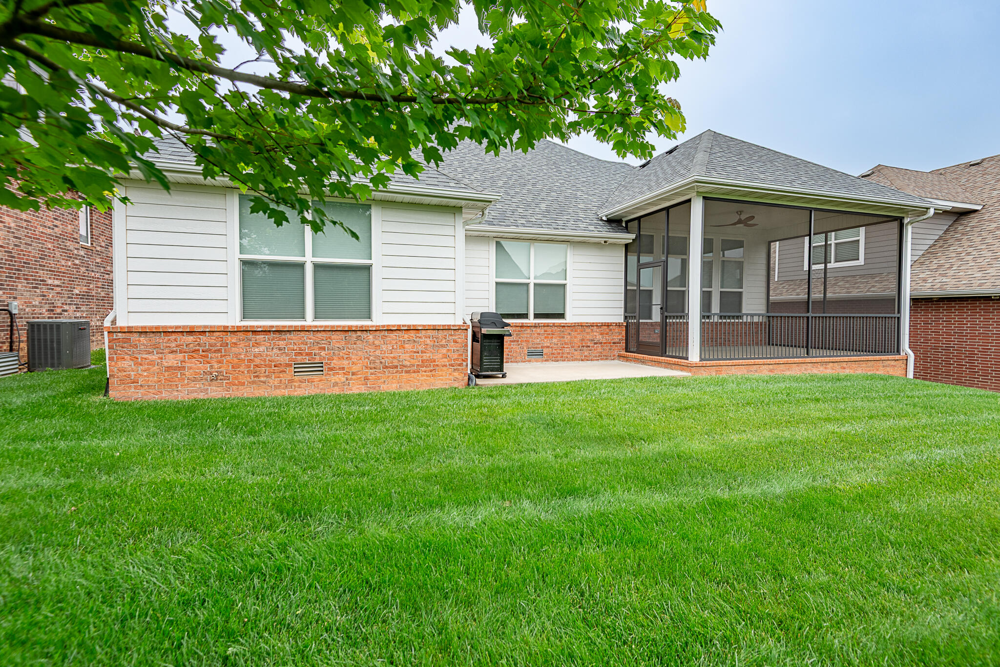 3722 East Woodhue Street Property Photo 2