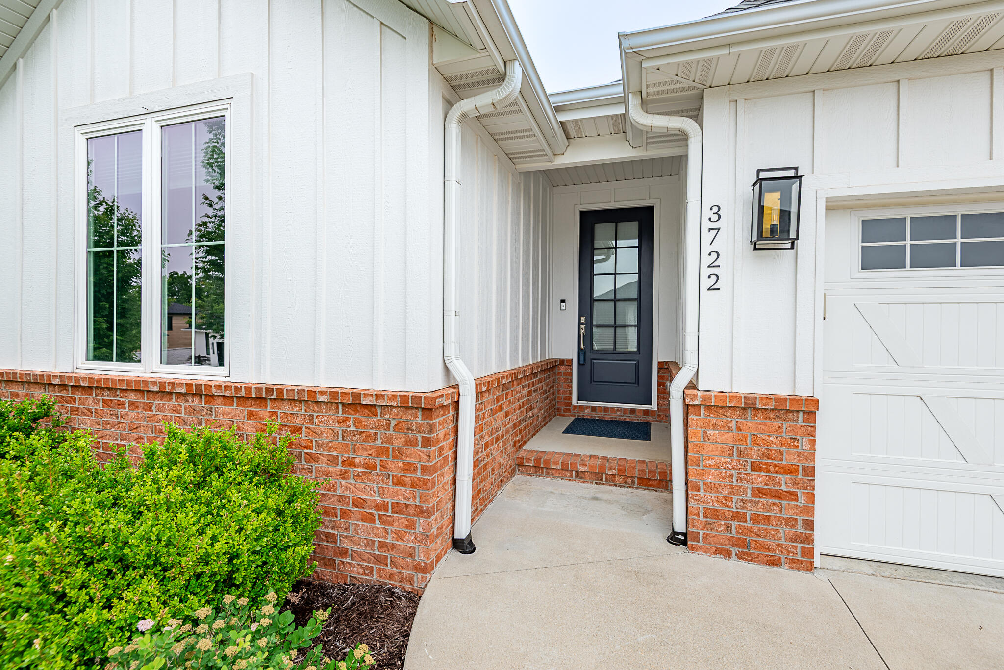 3722 East Woodhue Street Property Photo 4