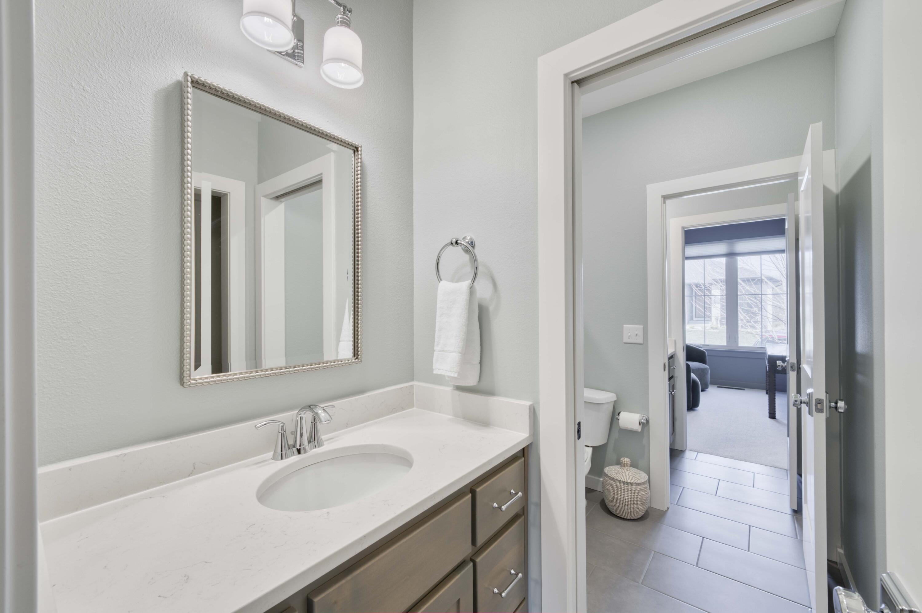 3722 East Woodhue Street Property Photo 9