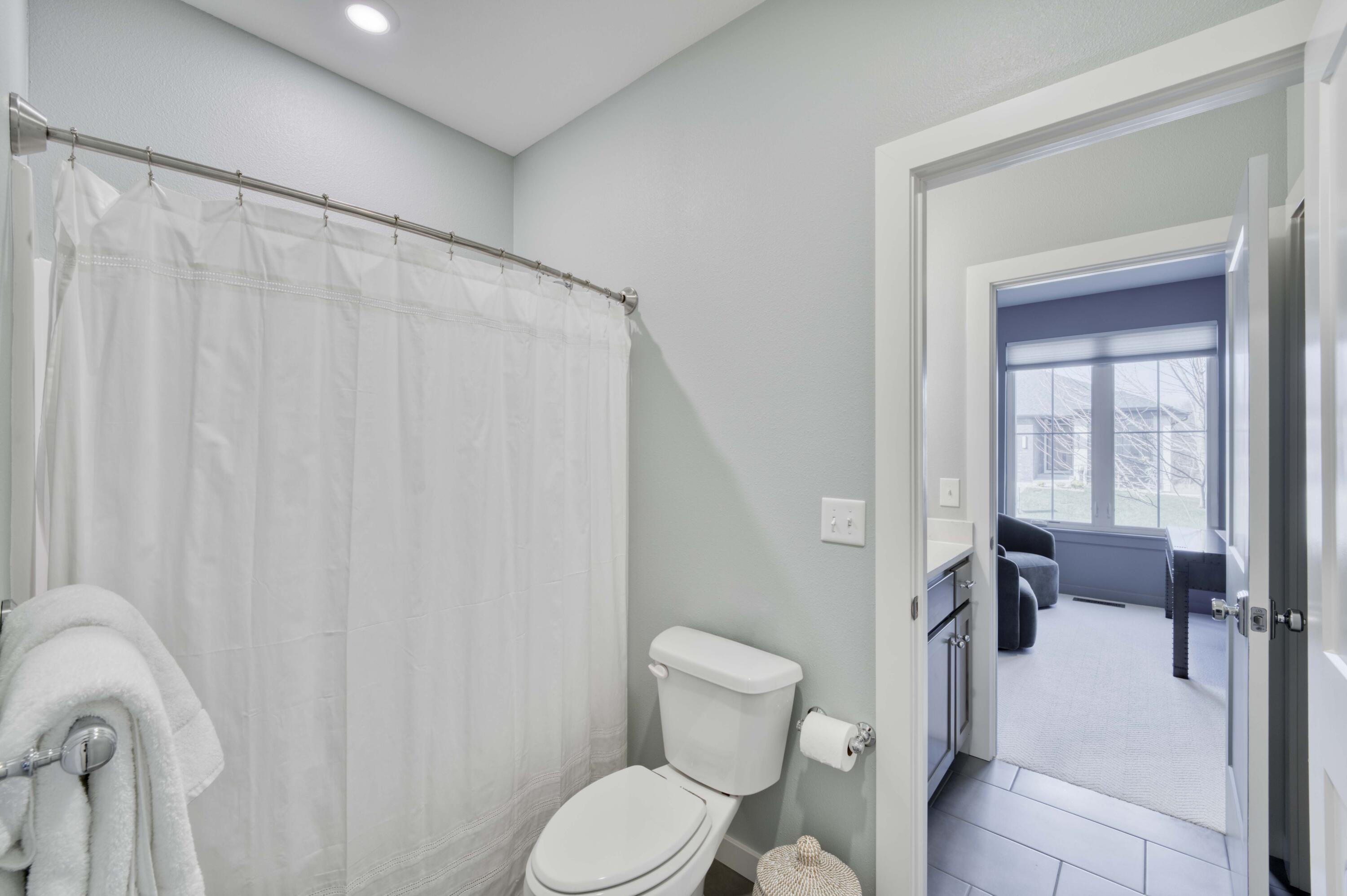 3722 East Woodhue Street Property Photo 11