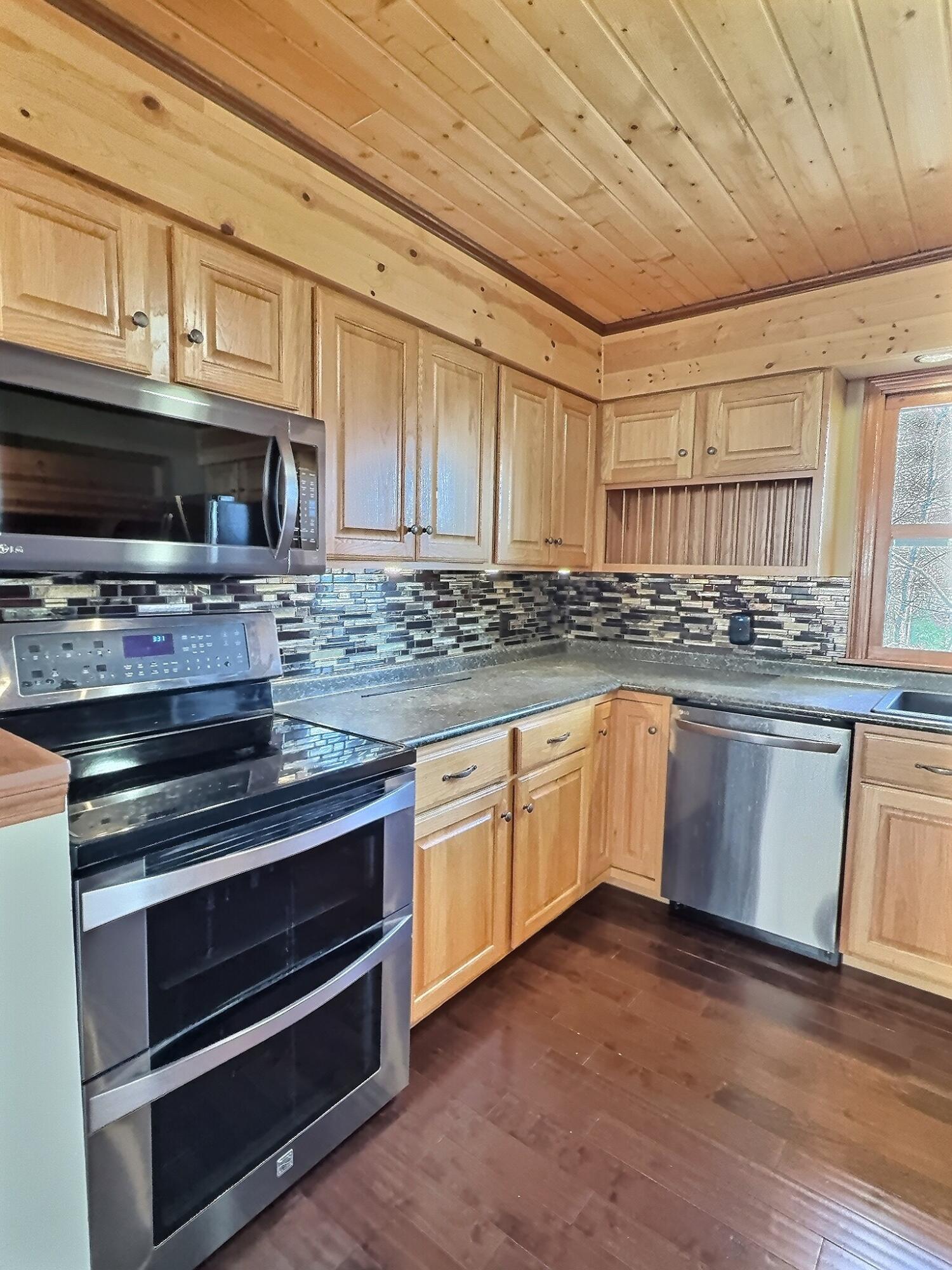 1814 Riverview Drive Property Photo 9
