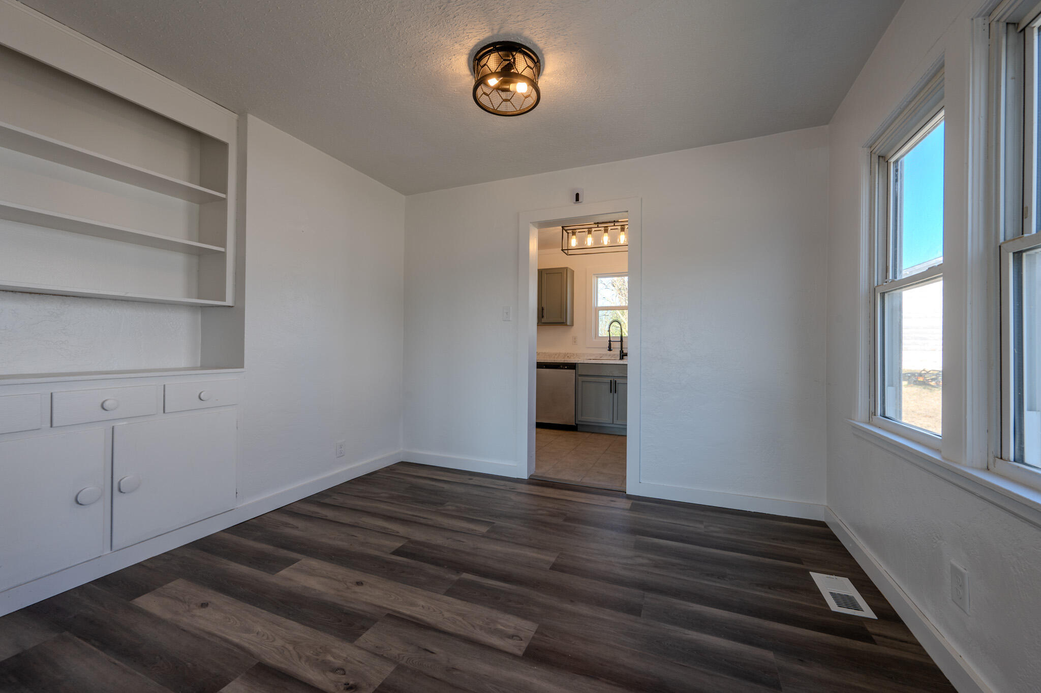 406 Maple Street Property Photo 5