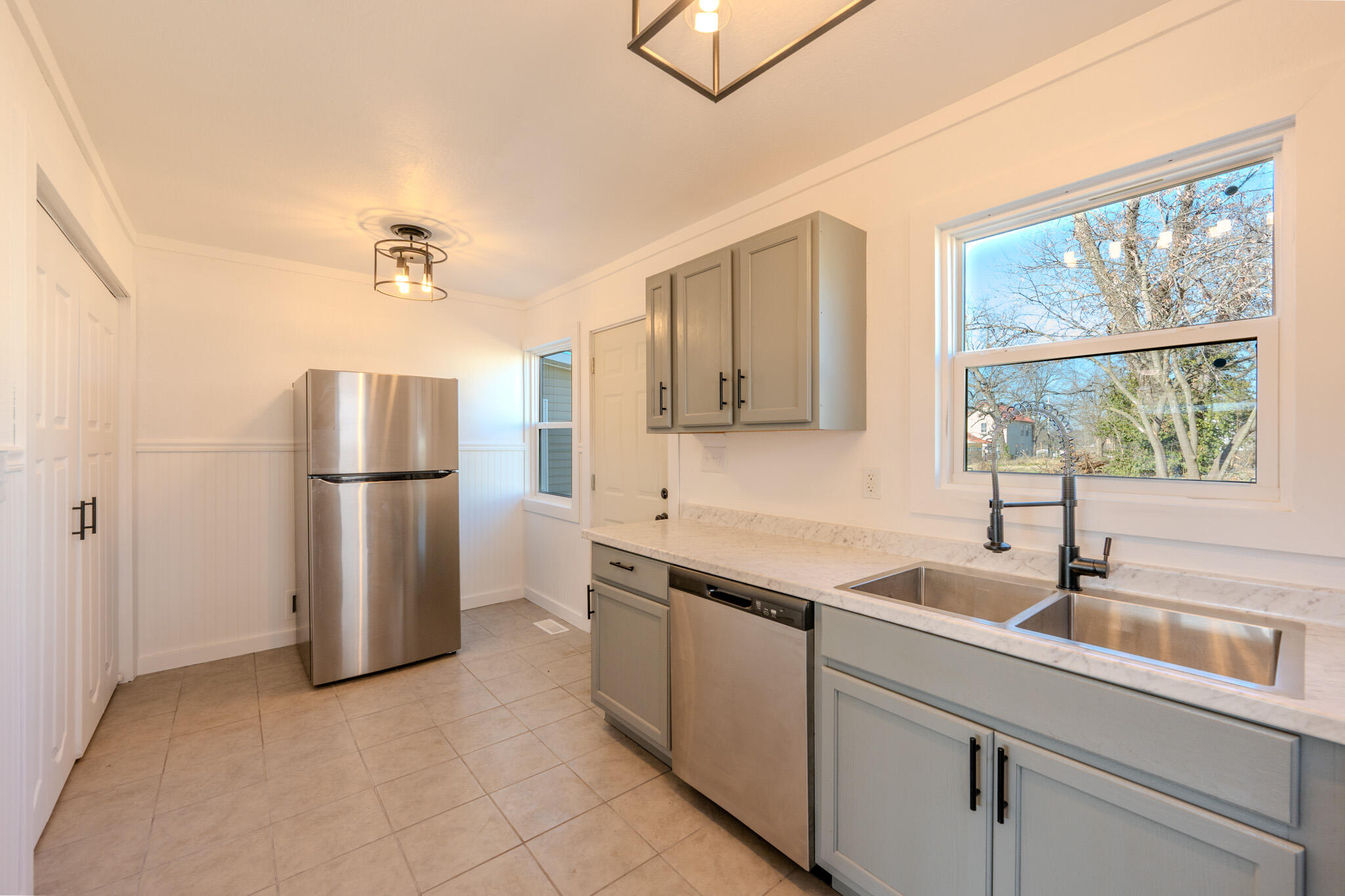 406 Maple Street Property Photo 6