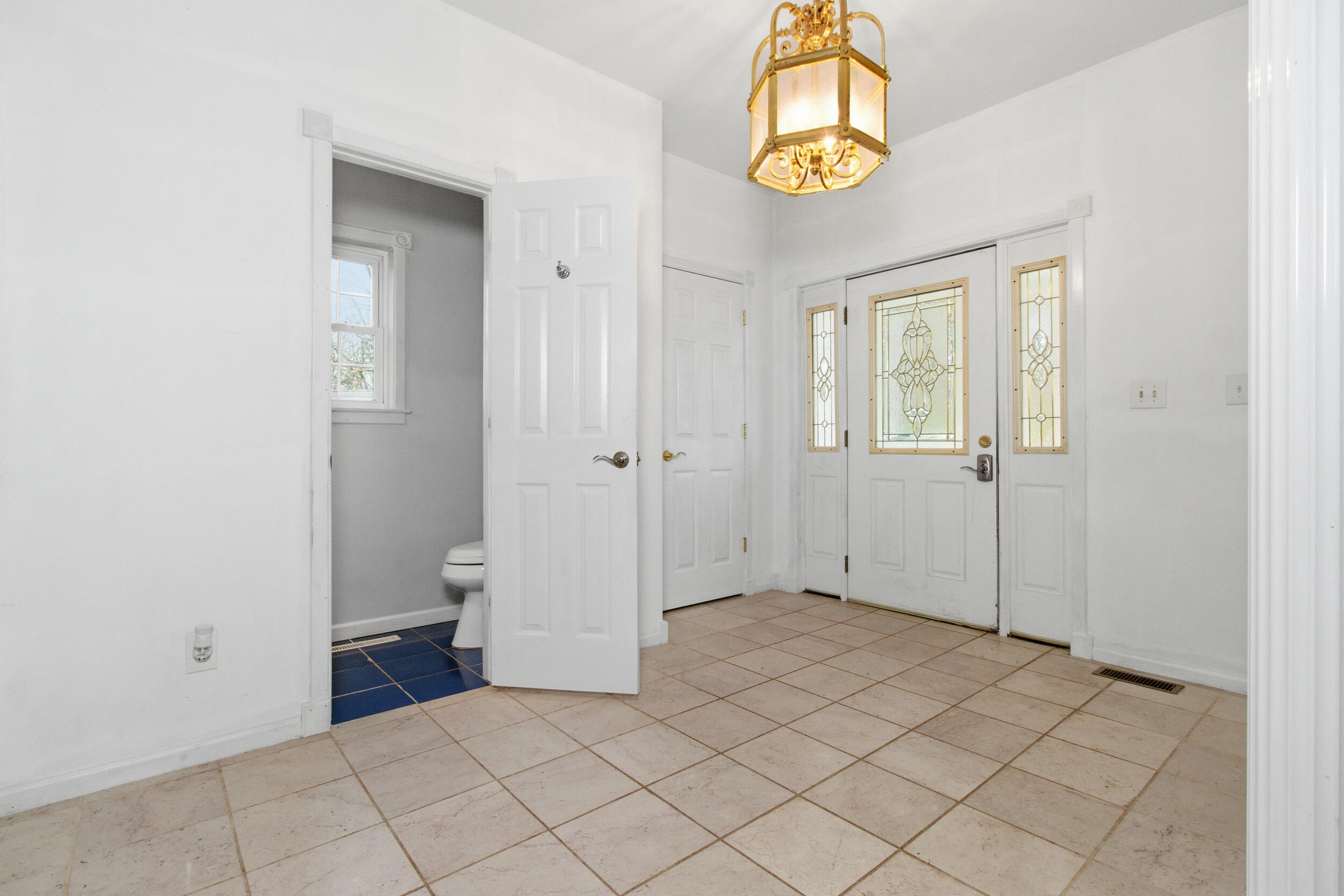 755 Everest Road Property Photo 7