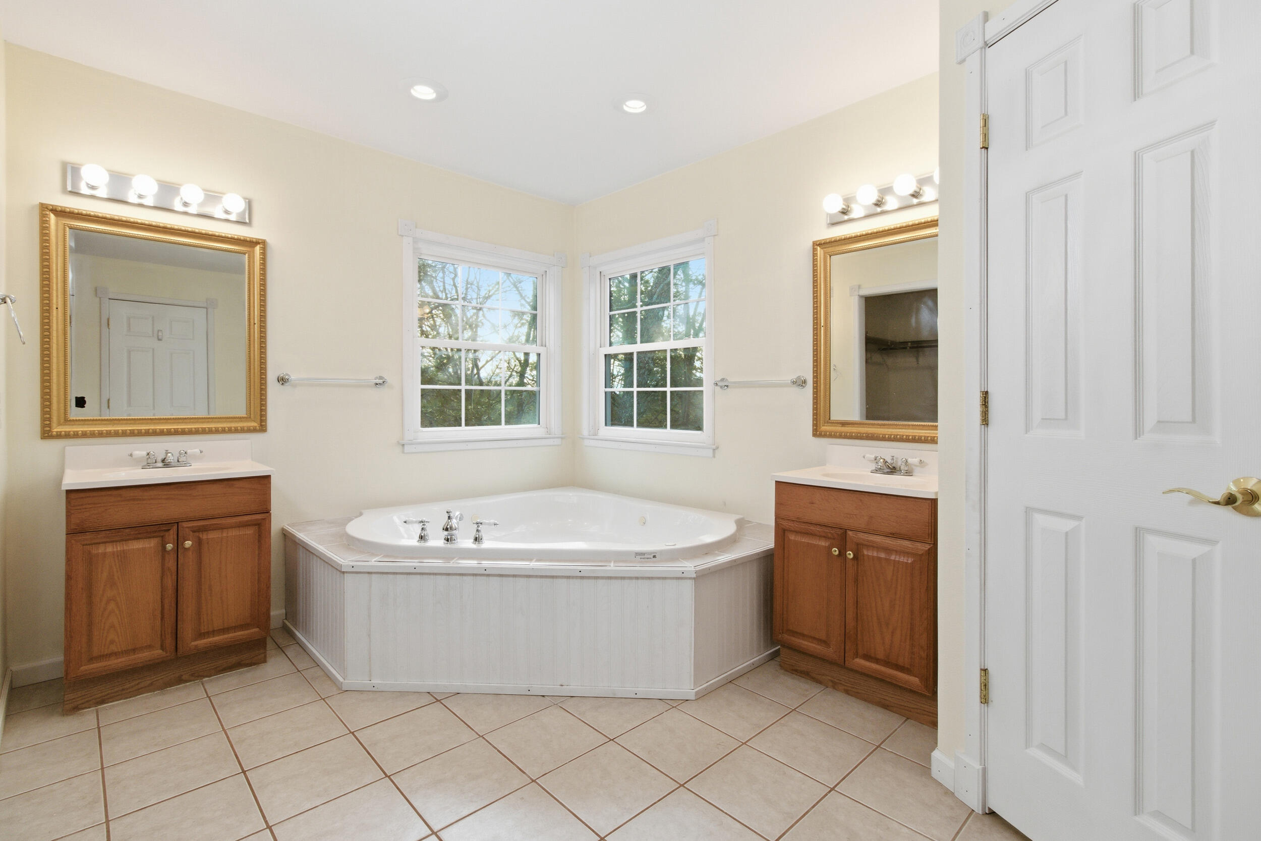 755 Everest Road Property Photo 22
