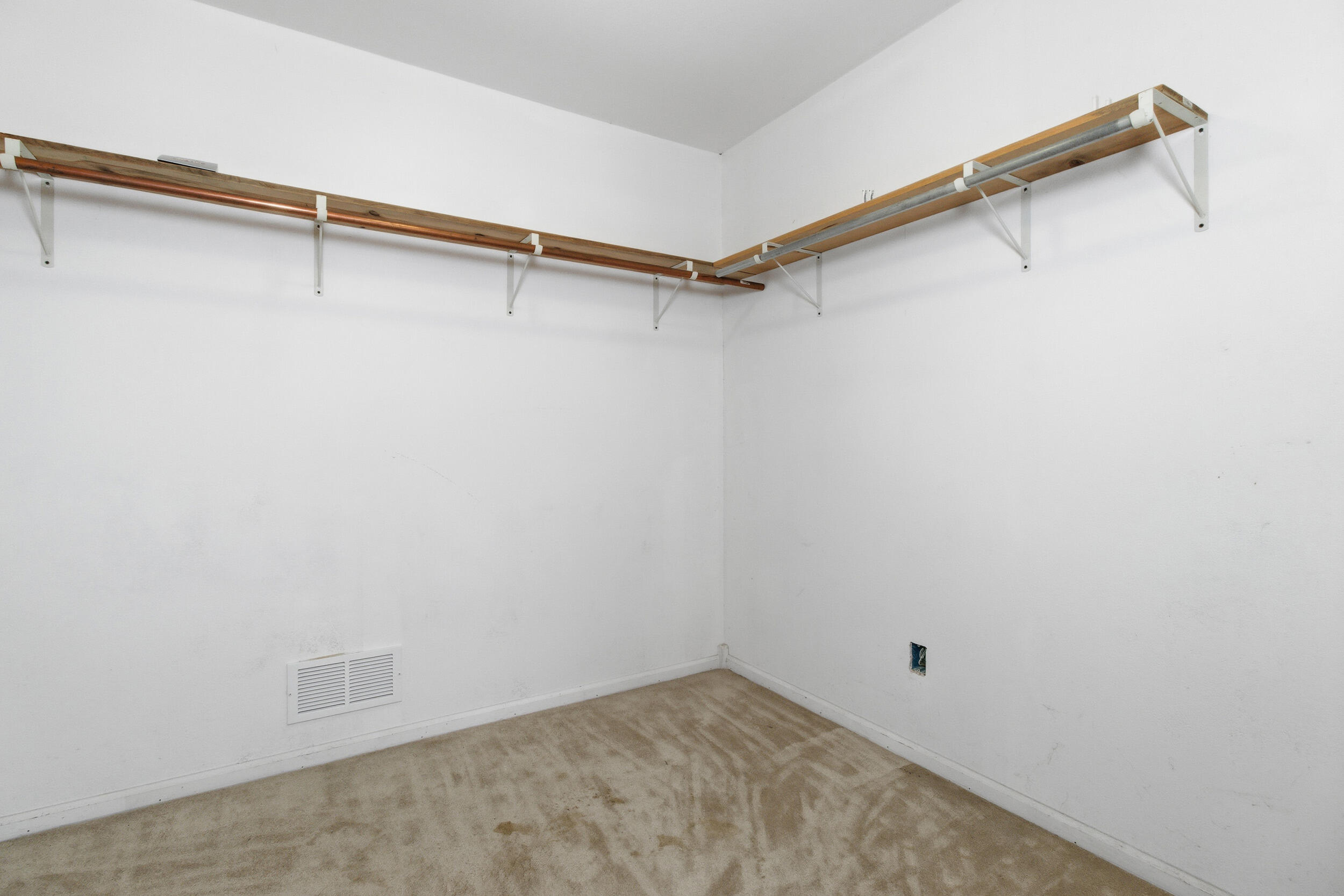 755 Everest Road Property Photo 24