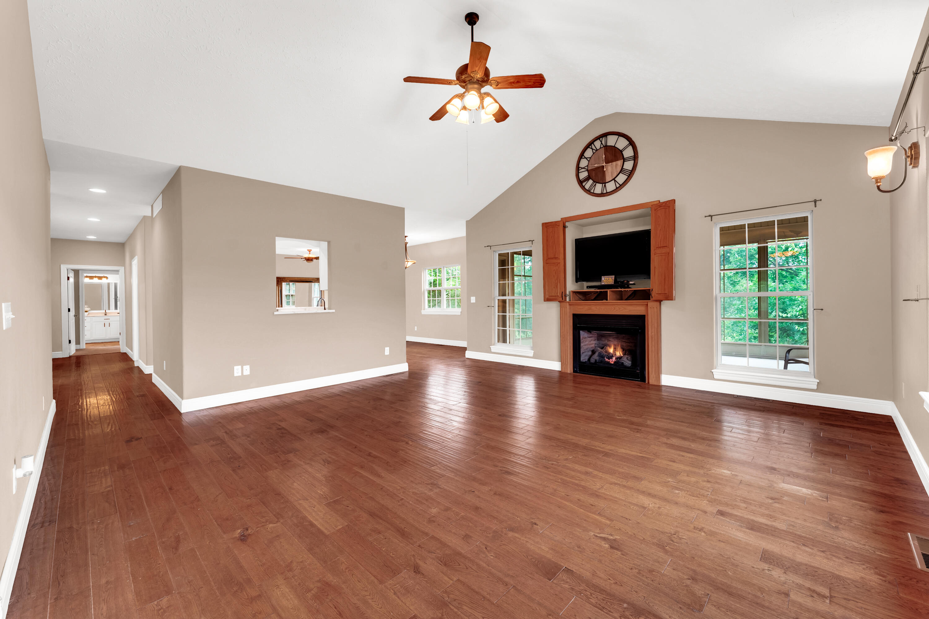 860 Silvercliff Way Property Photo 8