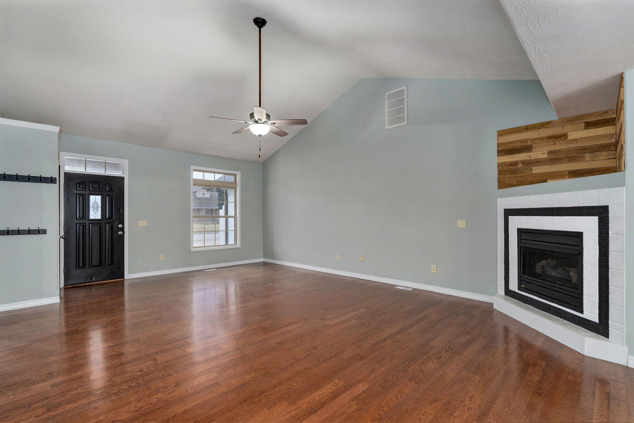 194 Meadowlark Property Photo 6