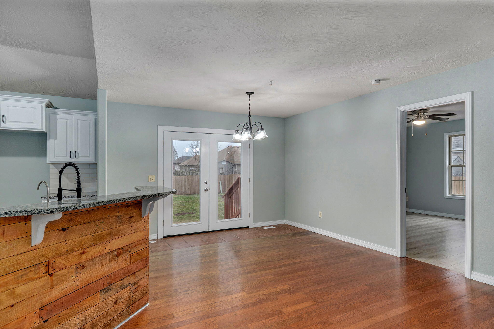 194 Meadowlark Property Photo 9