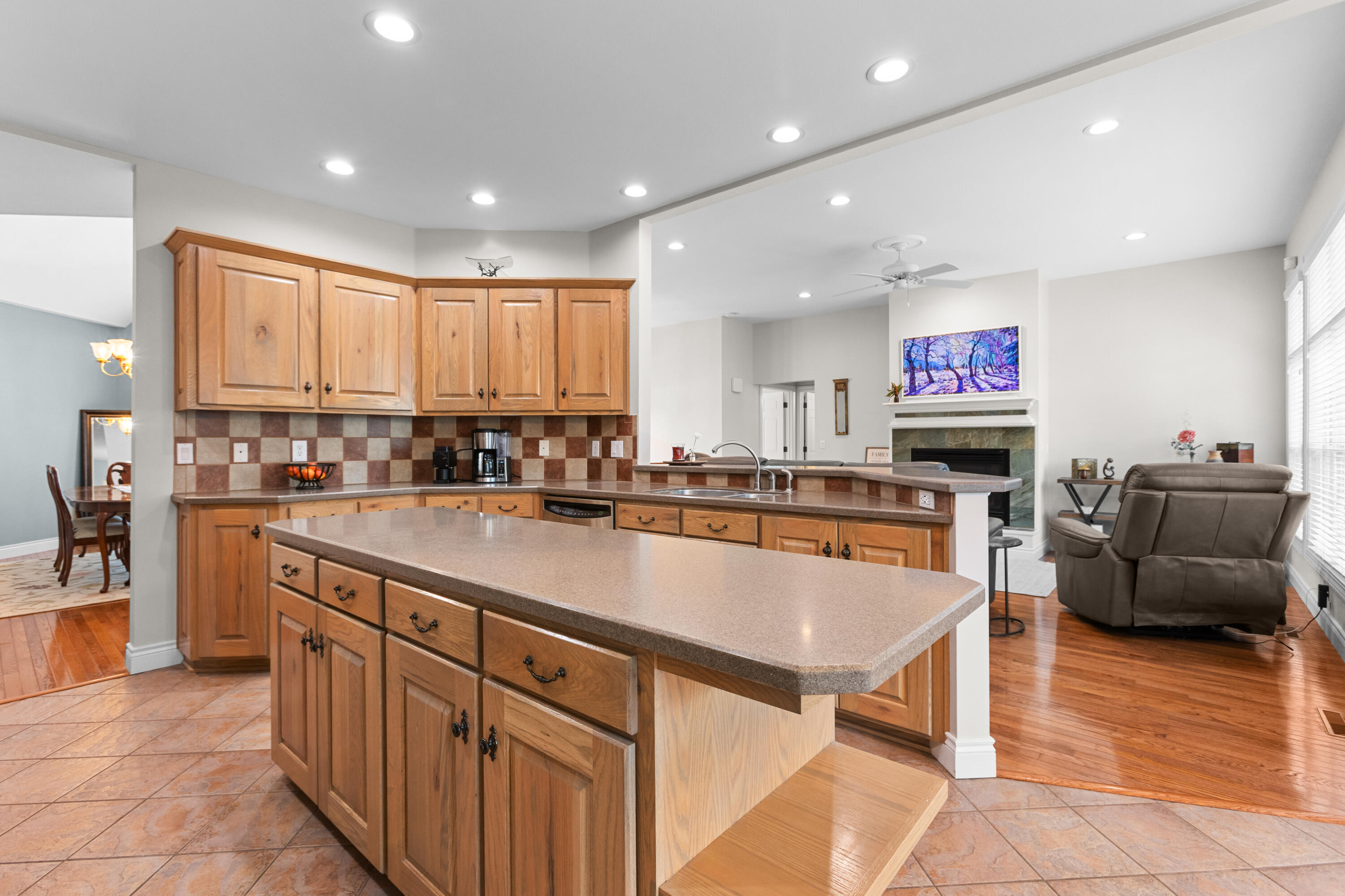807 Silvercliff Way Property Photo 8