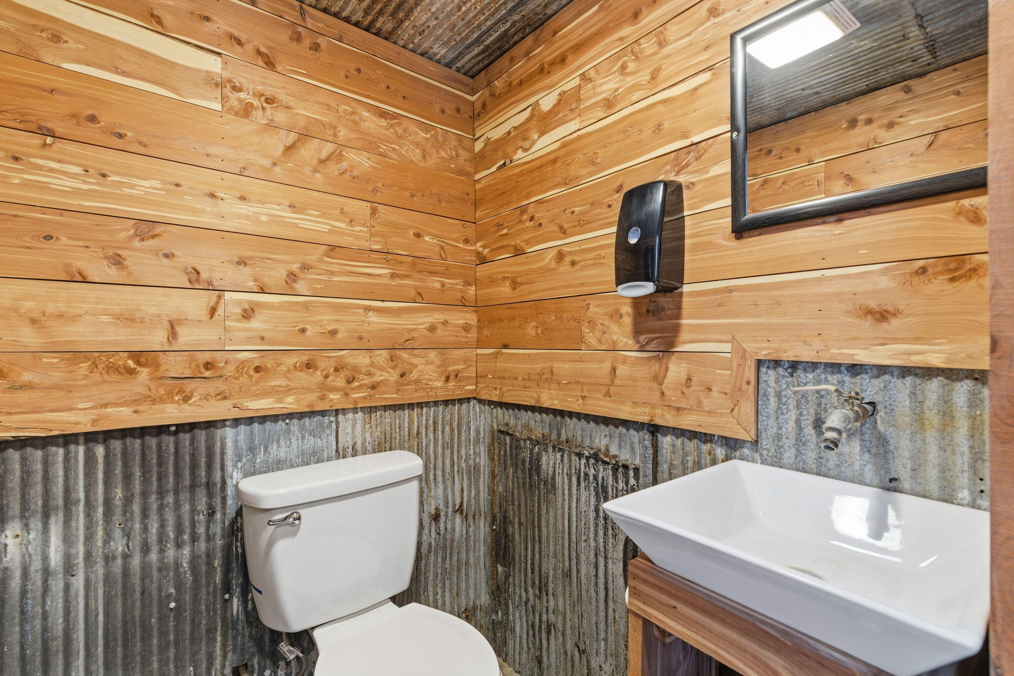 203 East Commercial Street Property Photo 17