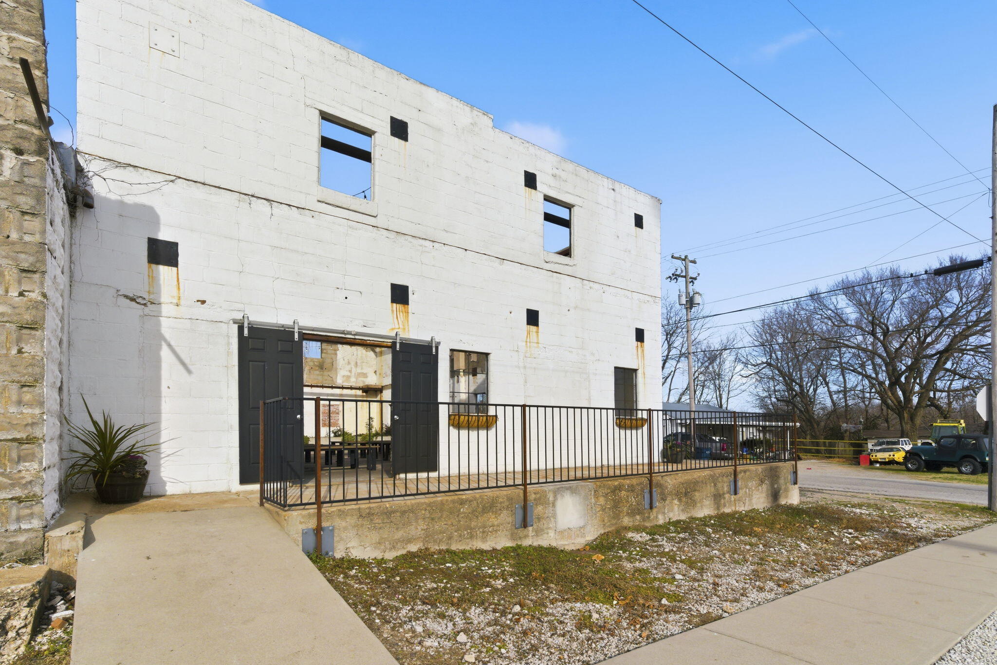 203 East Commercial Street Property Photo 28
