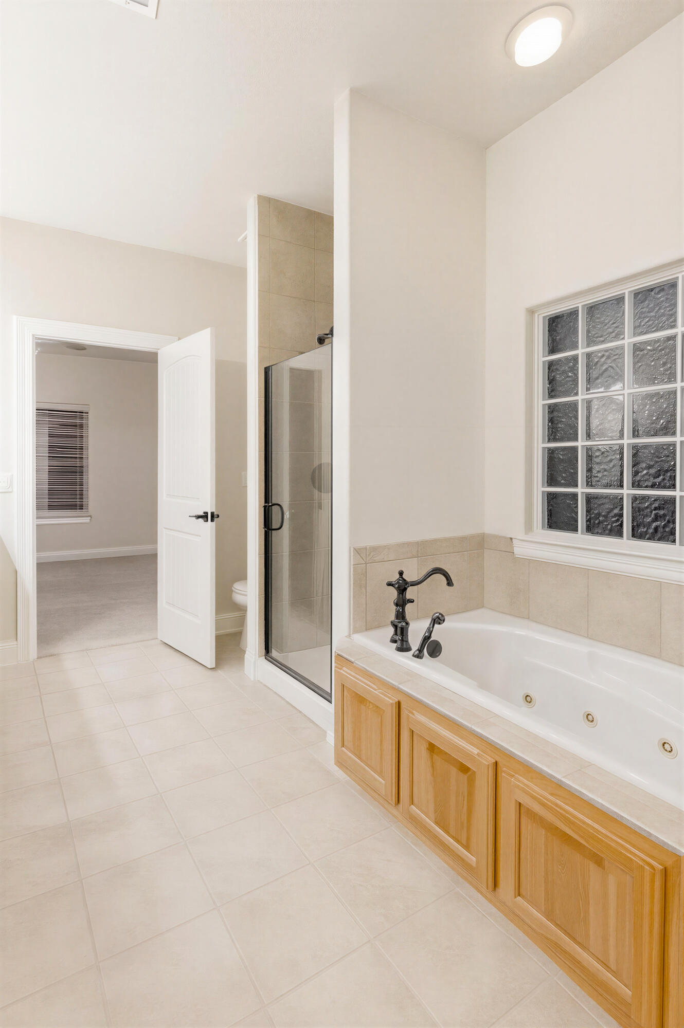 1005 Buck Lane Property Photo 10
