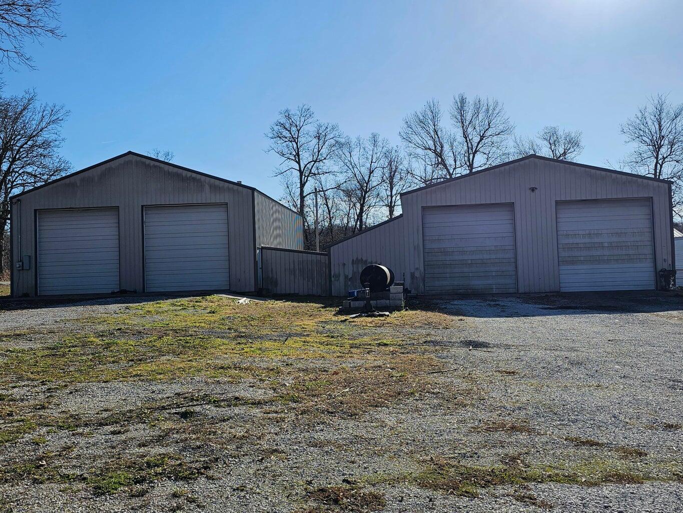 18358 Iris Road Property Photo 4