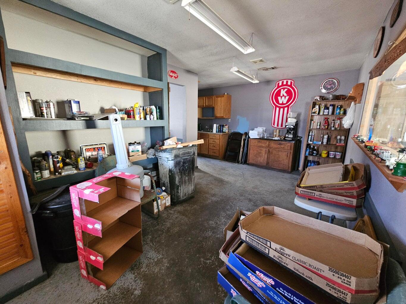 18358 Iris Road Property Photo 8