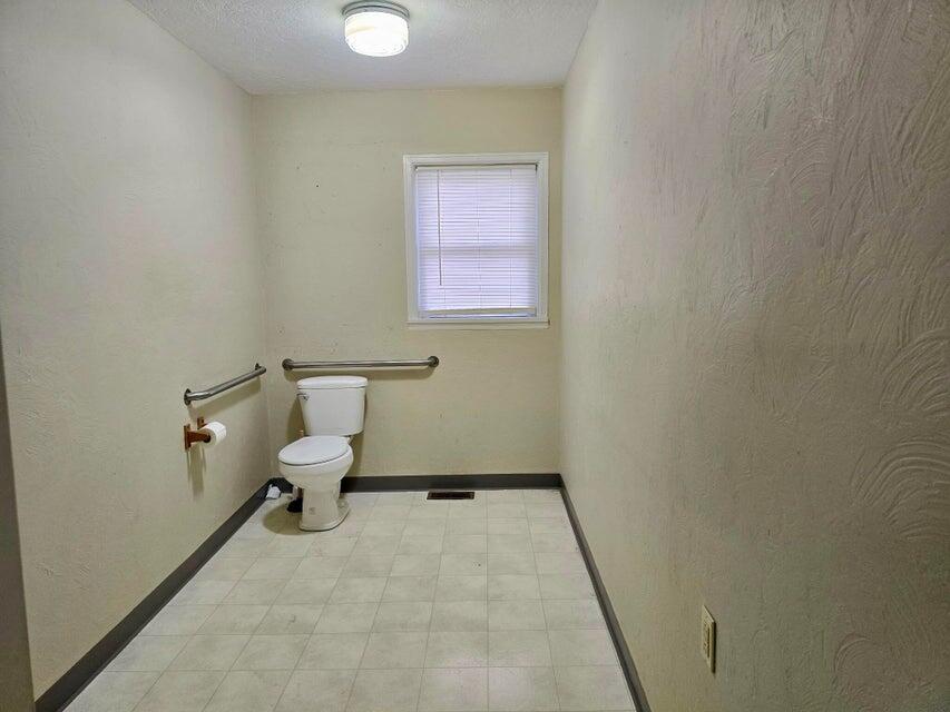 820 South Sam Houston Boulevard Property Photo 11
