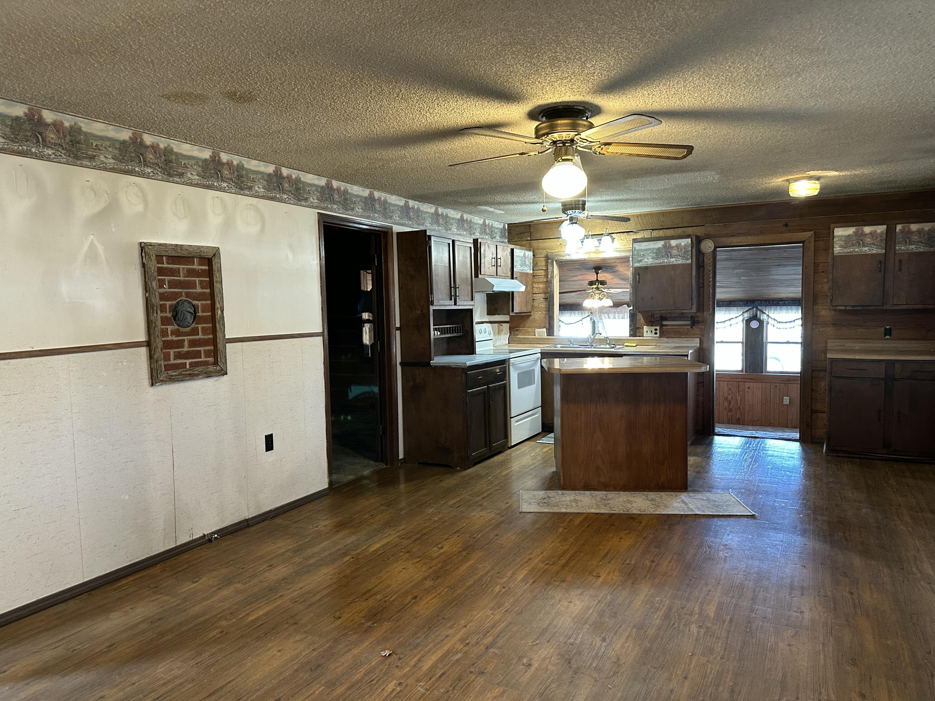 7565 State Highway 176 Property Photo 7