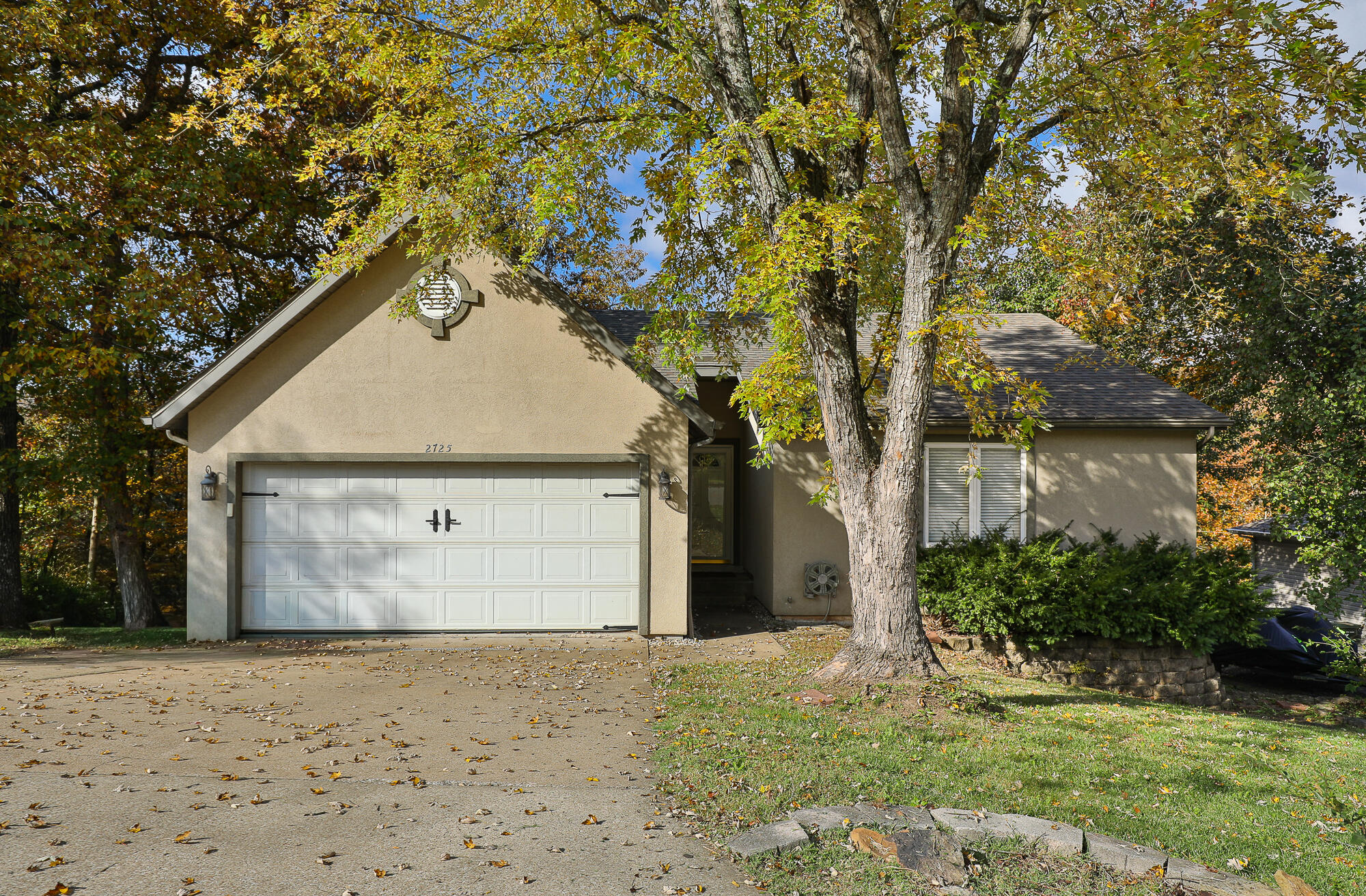 2725 Maple Street Property Photo 1