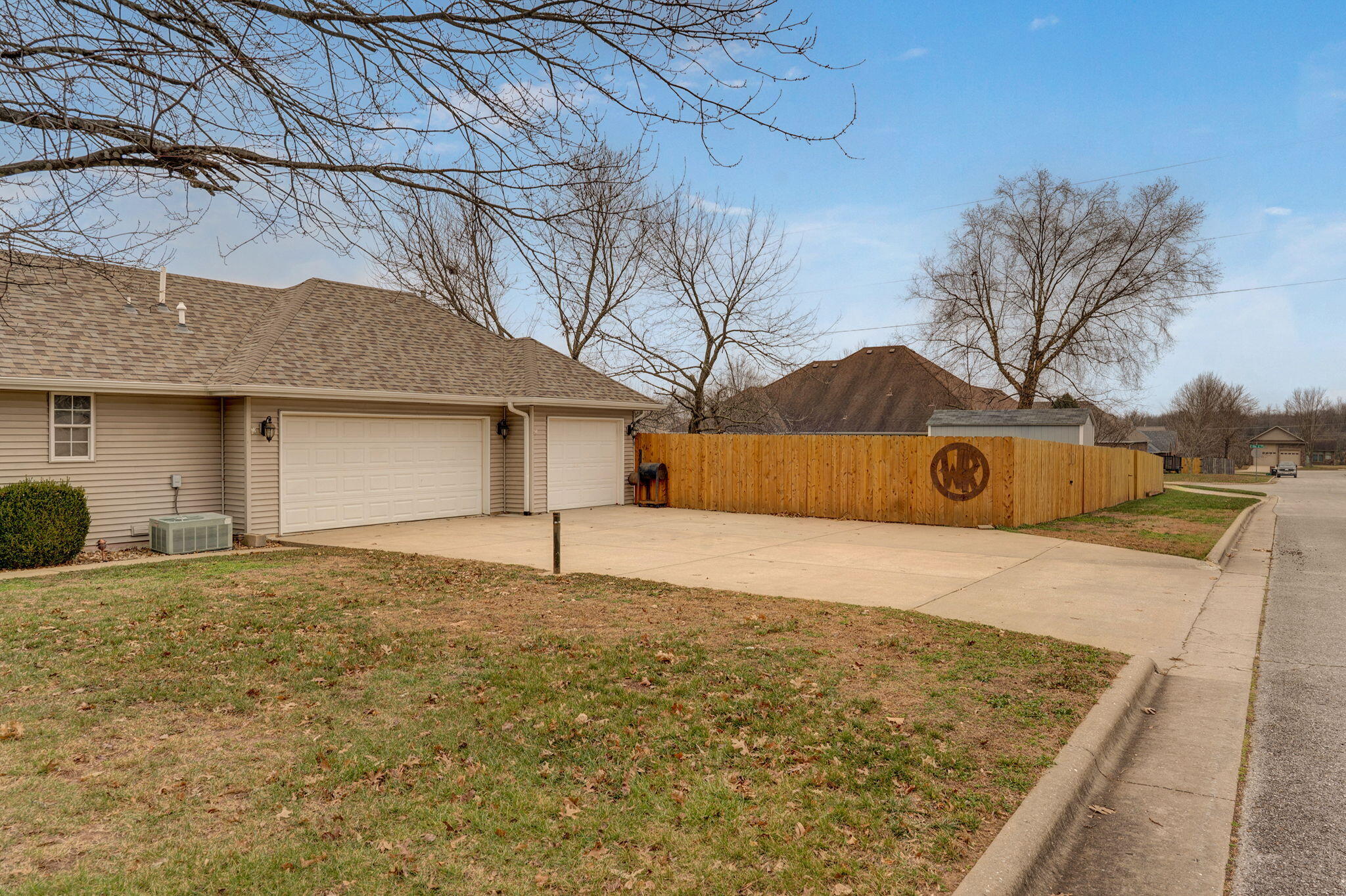 1302 East Primrose Lane Property Photo 8