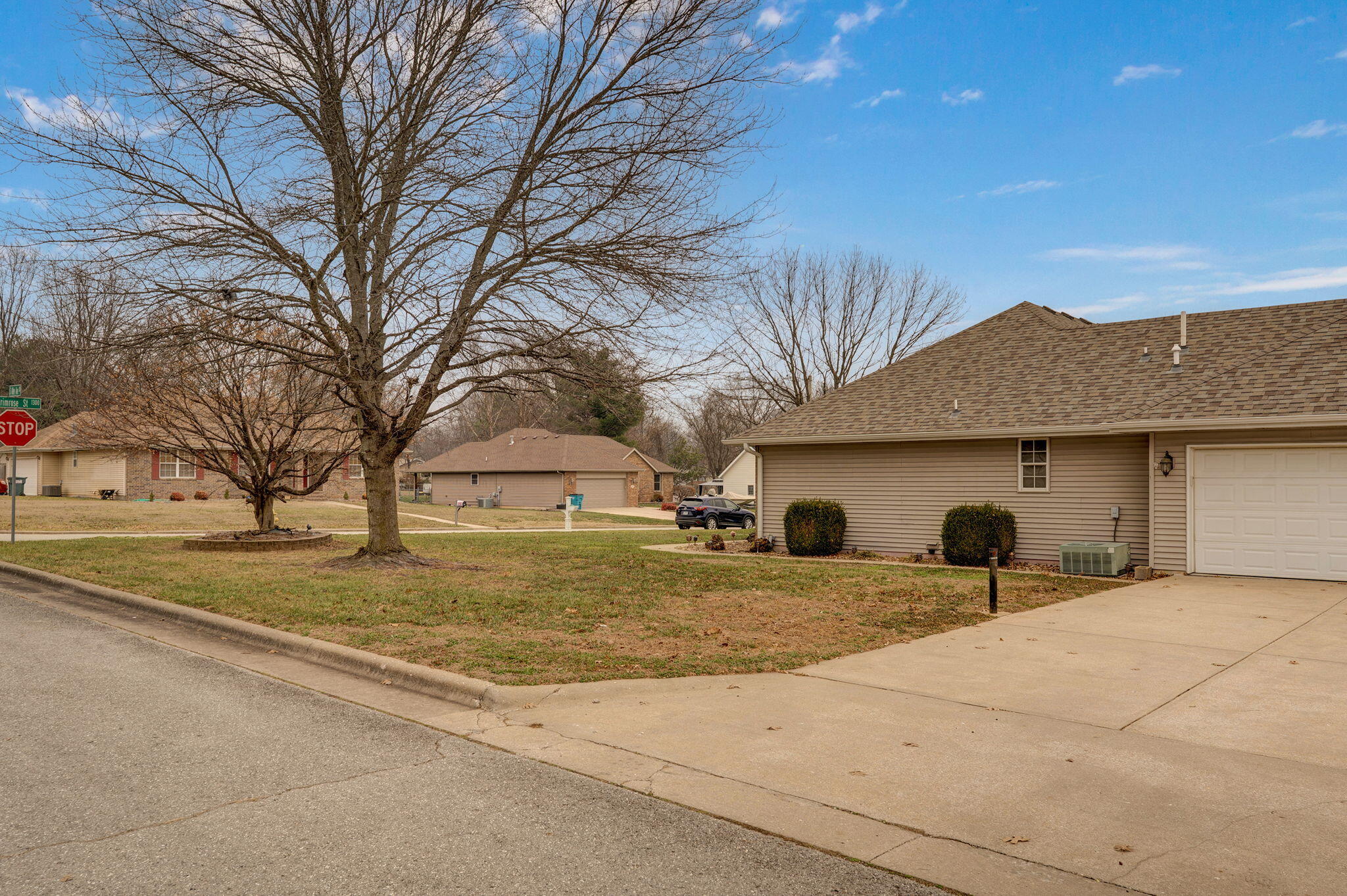 1302 East Primrose Lane Property Photo 10