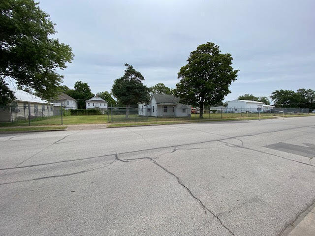 813 South Virginia Avenue Property Photo 4